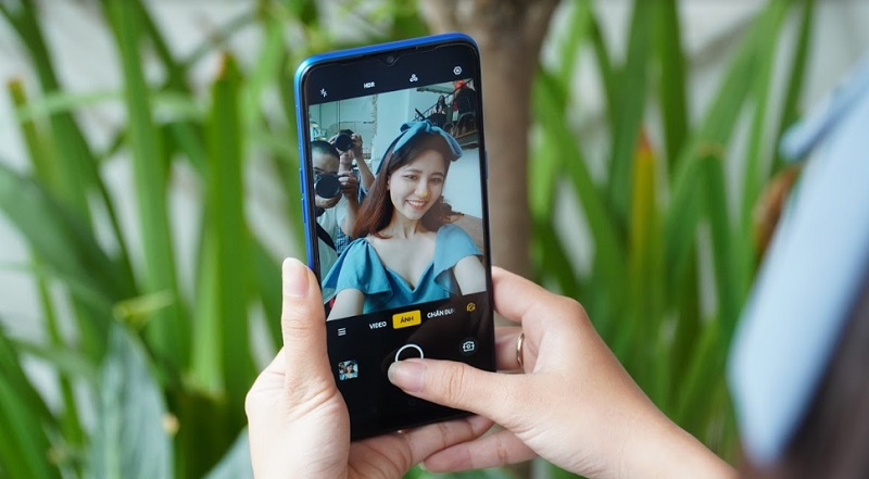 Realme 5 sở hữu camera selfie 13 MP cùng với chế độ làm đẹp Beauty AI 2.0