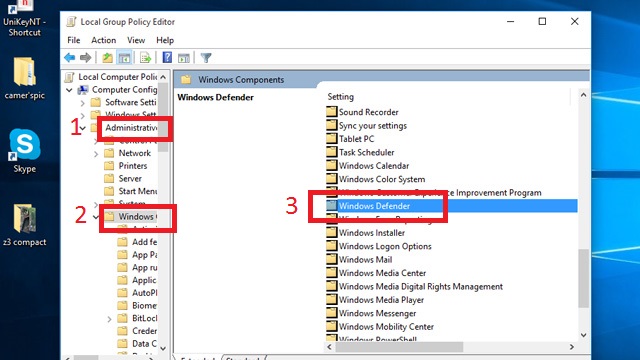 Tại hộp thoại Local Group Policy Editor, các bạn triuy cập theo đường dẫn Computer Configuration/Administrative Templates/Windows Components/Windows Defender
