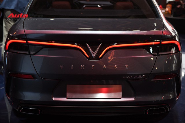 HOT: Ảnh thực tế sedan VinFast A2.0 vừa ra mắt hoành tráng tại Paris Motor Show 2018 - Ảnh 9.