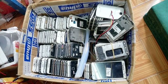 Dân chơi YouTube Việt Nam cày view bằng hàng trăm điện thoại cùng lúc, xây cả dàn chuyên dụng ngập phòng - Ảnh 5.
