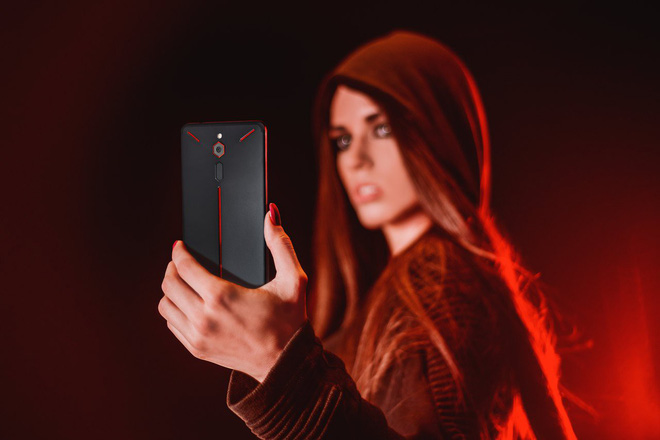 Smartphone chuyên game Red Magic của Nubia chính thức ra mắt, 8GB RAM, chip Snapdragon 835, giá chỉ 399 USD - Ảnh 2.