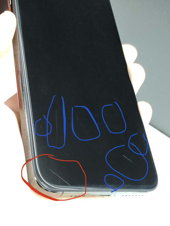 Màn hình iPhone 11 với “kính cường lực cứng nhất thế giới” bị trầy xước tơi tả chỉ sau một tuần sử dụng - Ảnh 1.
